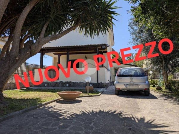 casa indipendente in vendita a Giugliano in Campania in zona Licola