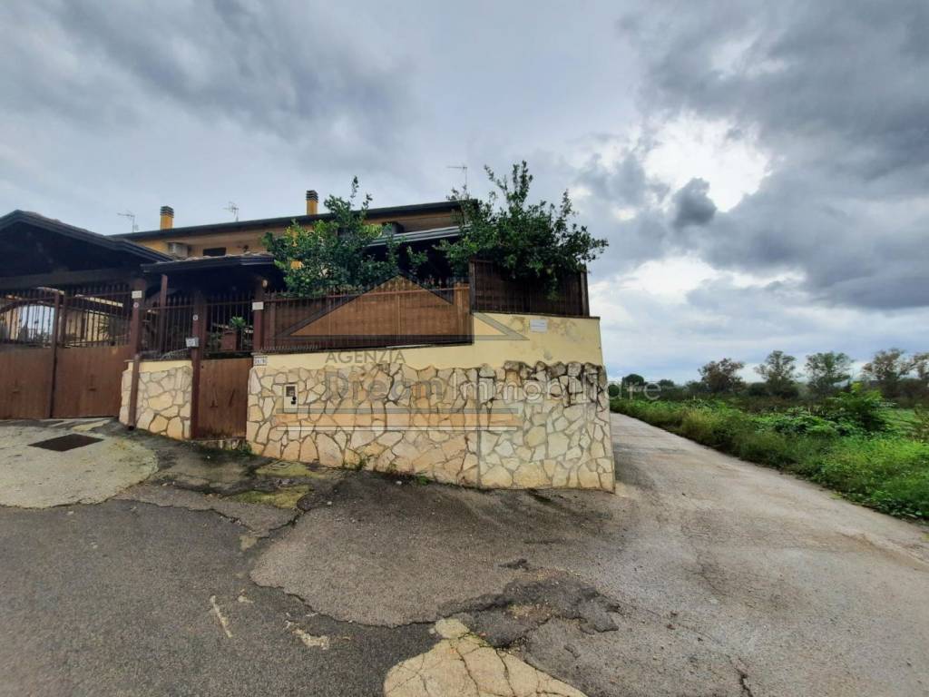 casa indipendente in vendita a Giugliano in Campania in zona Licola