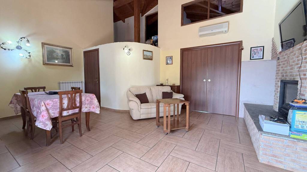 casa indipendente in vendita a Giugliano in Campania in zona Varcaturo