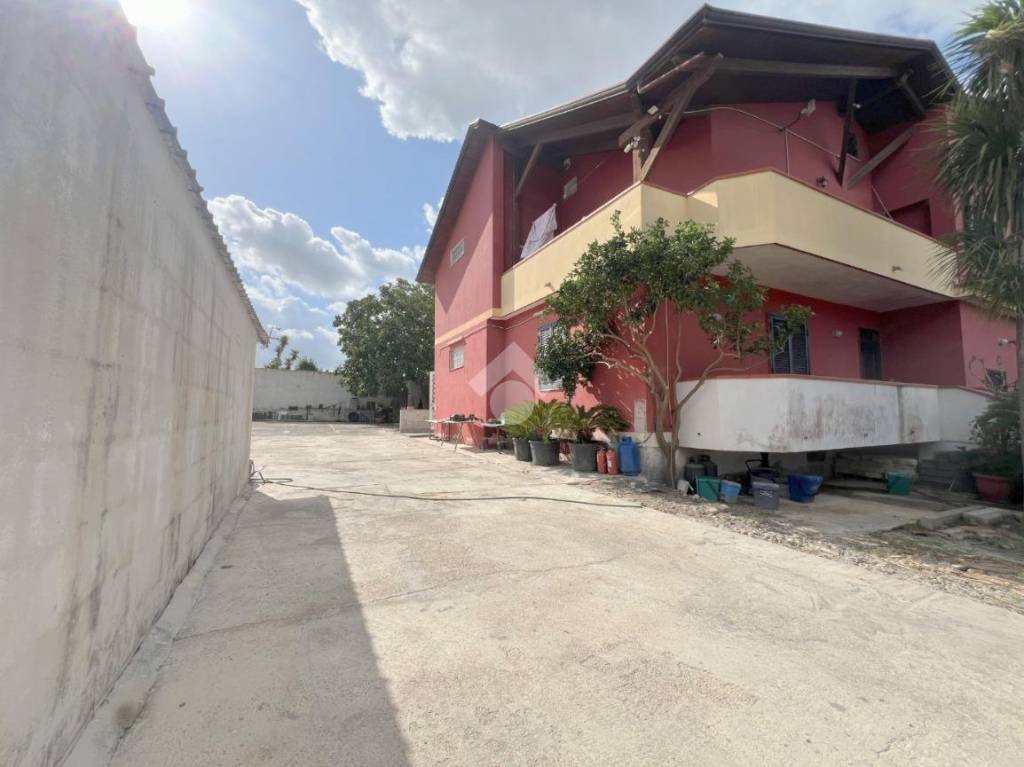 casa indipendente in vendita a Giugliano in Campania in zona Varcaturo