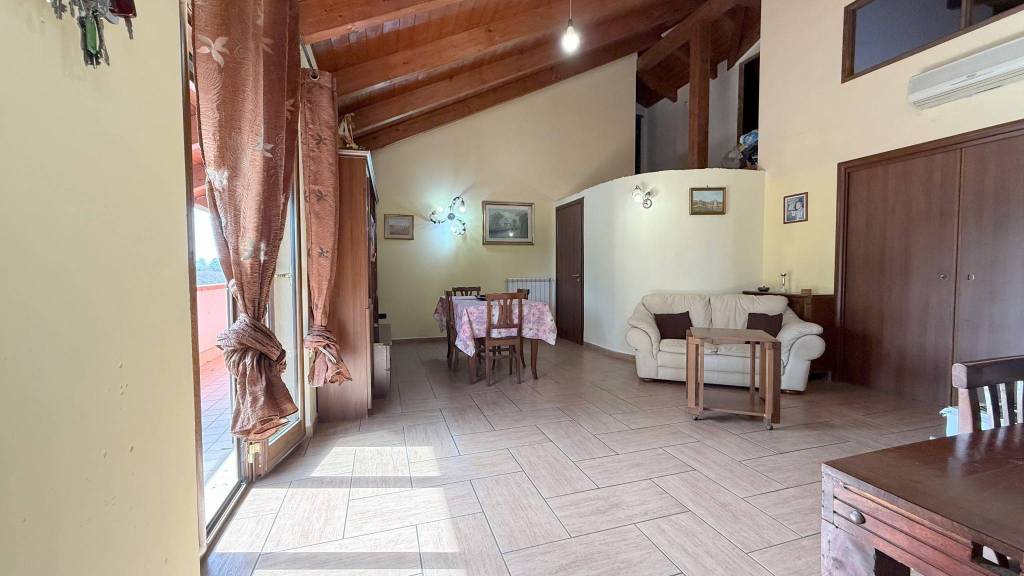 casa indipendente in vendita a Giugliano in Campania in zona Varcaturo