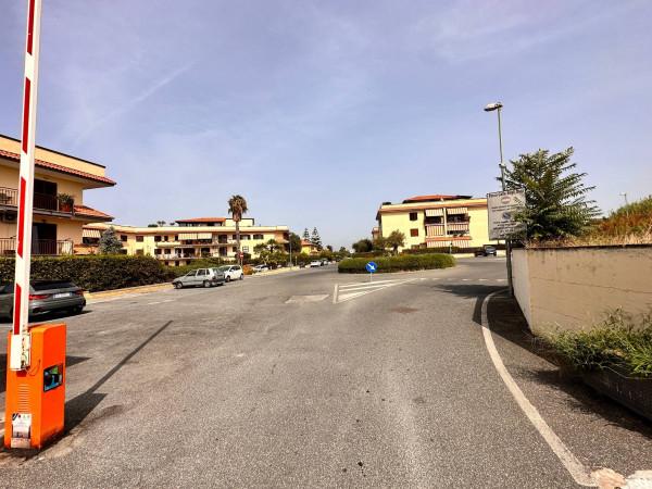 negozio in vendita a Giugliano in Campania in zona Licola