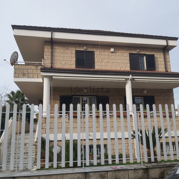 casa indipendente in vendita a Giugliano in Campania in zona Varcaturo