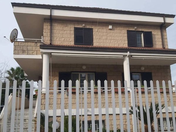 casa indipendente in vendita a Giugliano in Campania in zona Varcaturo