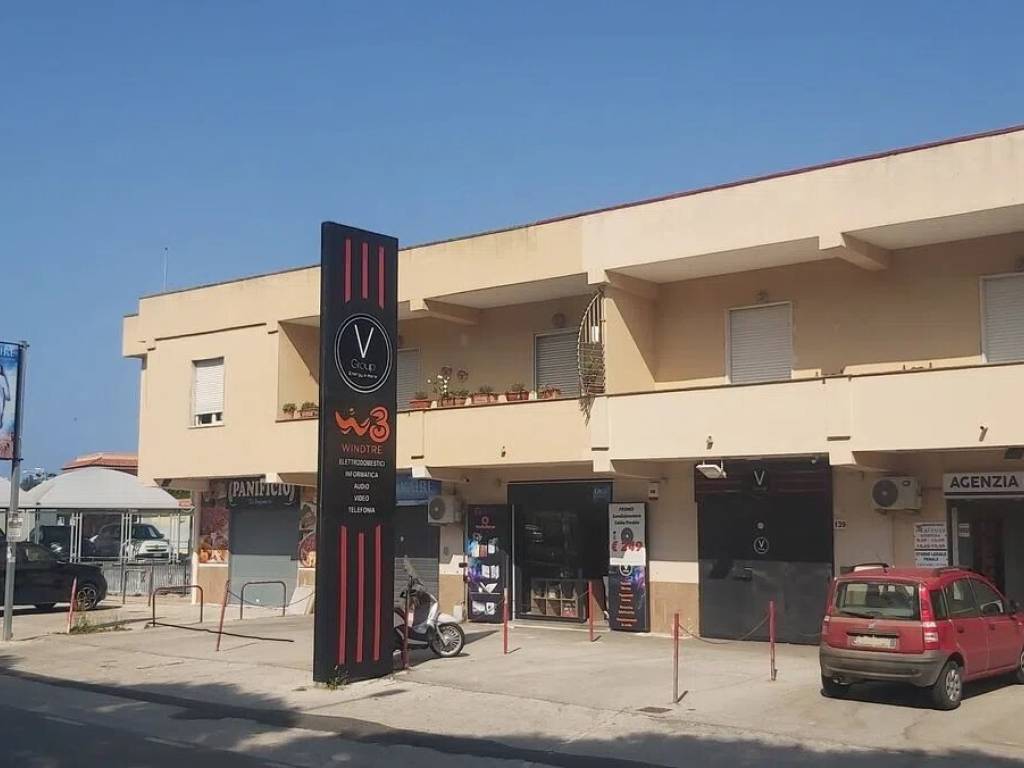 intera palazzina in vendita a Giugliano in Campania in zona Lago Patria