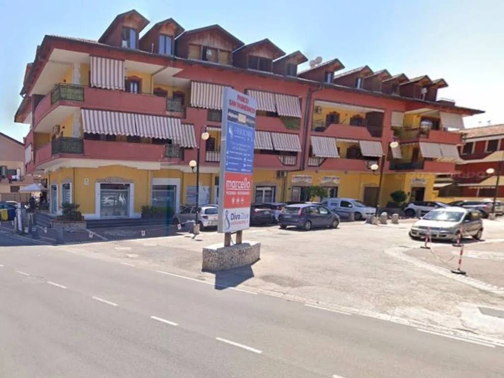 negozio in vendita a Giugliano in Campania