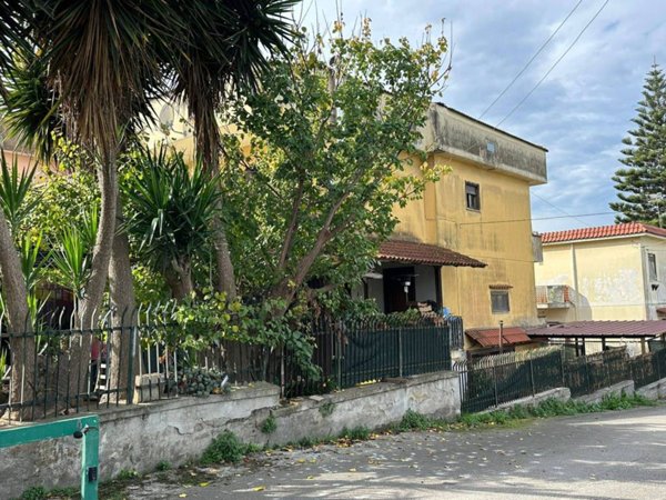 casa indipendente in vendita a Giugliano in Campania in zona Lago Patria