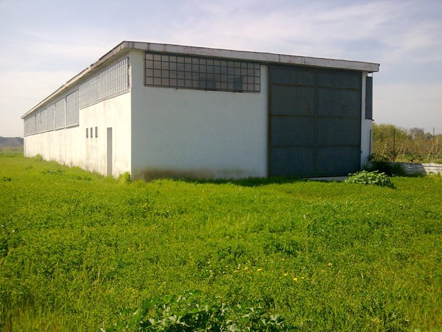 capannone in vendita a Giugliano in Campania in zona Varcaturo
