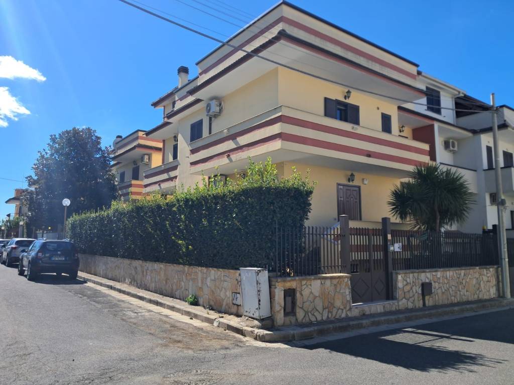 casa indipendente in vendita a Giugliano in Campania in zona Lago Patria