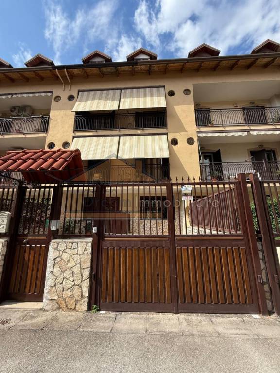 casa indipendente in vendita a Giugliano in Campania
