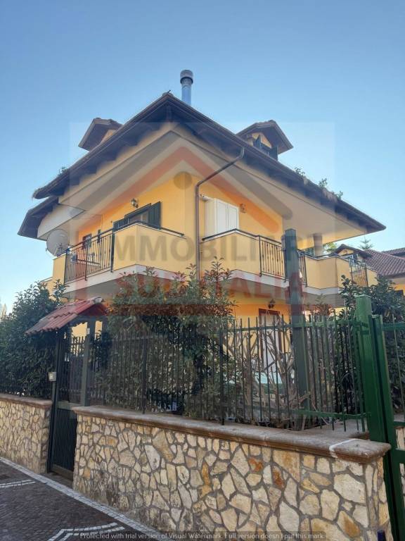 casa indipendente in vendita a Giugliano in Campania in zona Lago Patria