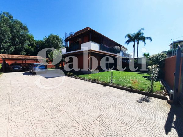 casa indipendente in vendita a Giugliano in Campania in zona Licola