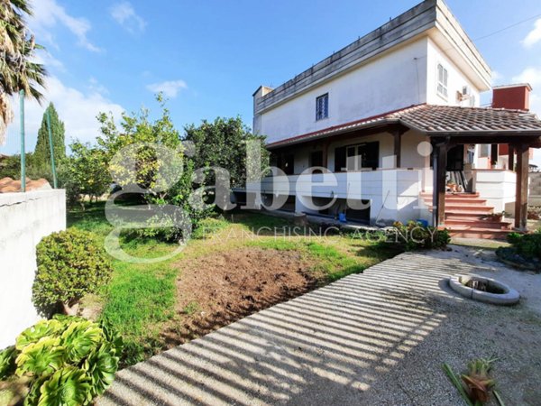 casa indipendente in vendita a Giugliano in Campania in zona Licola