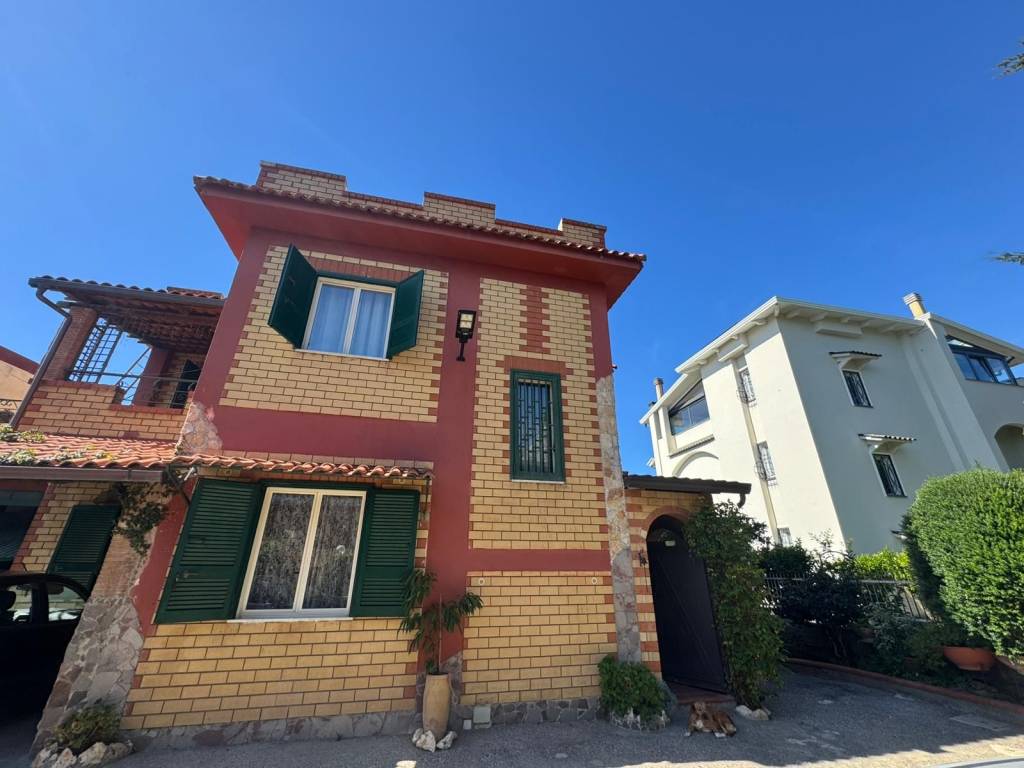 casa indipendente in vendita a Giugliano in Campania in zona Licola