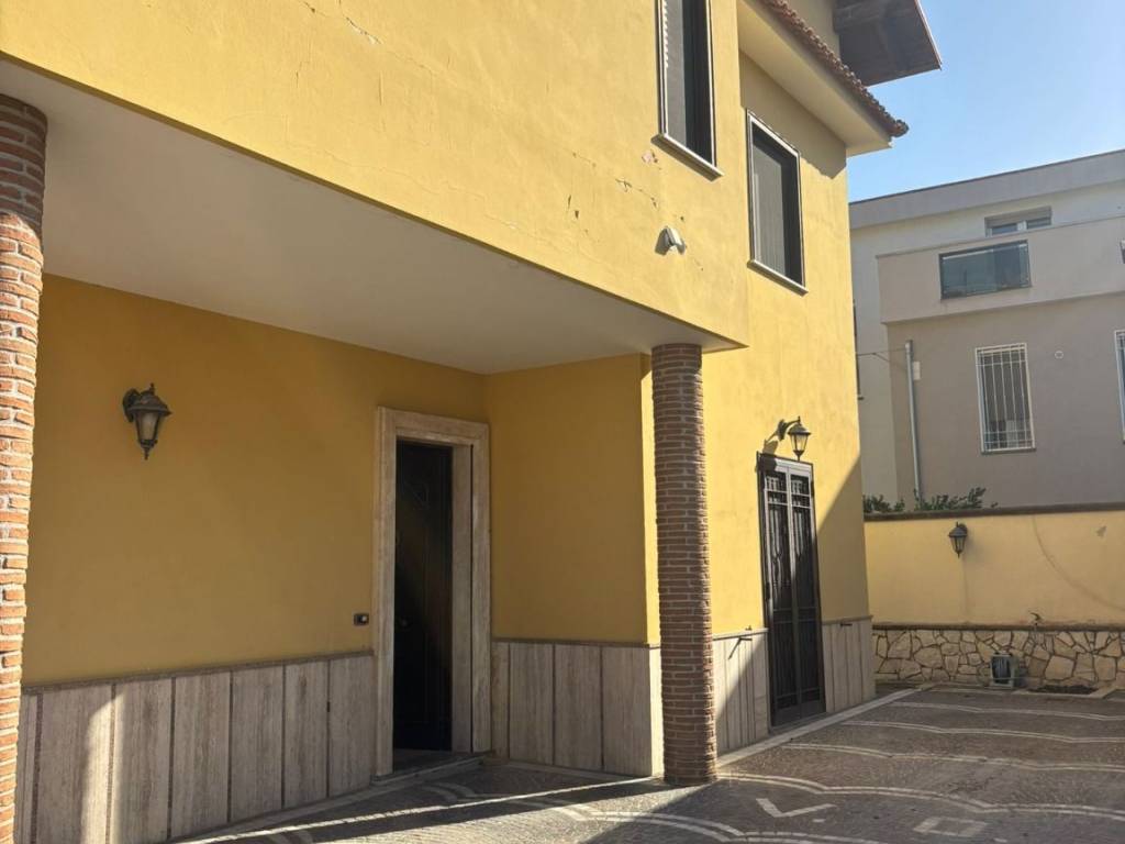 casa indipendente in vendita a Giugliano in Campania in zona Lago Patria