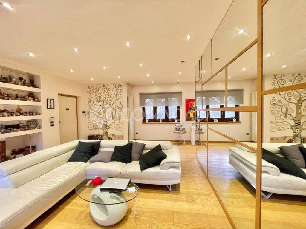 casa indipendente in vendita a Giugliano in Campania in zona Licola