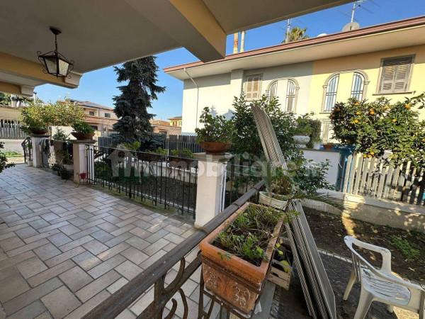 casa indipendente in vendita a Giugliano in Campania in zona Varcaturo