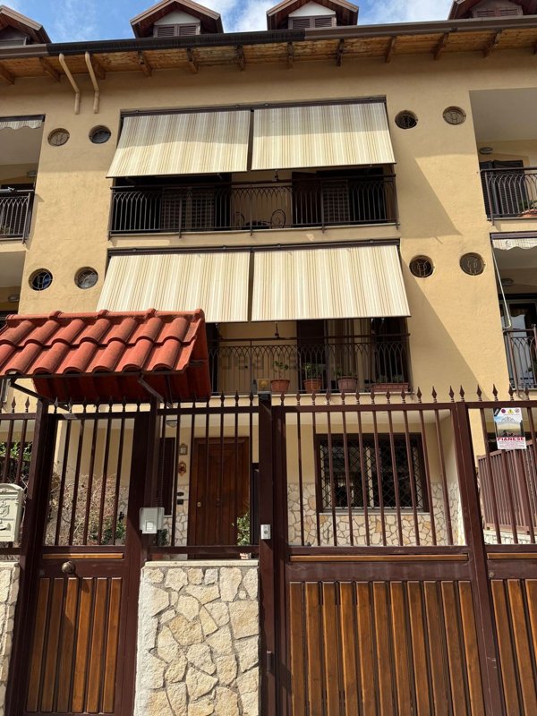 casa indipendente in vendita a Giugliano in Campania