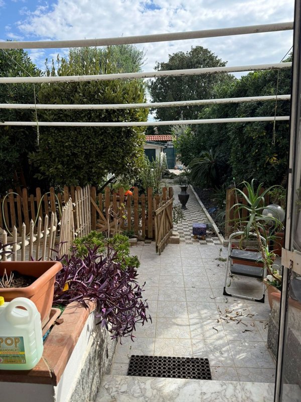 casa indipendente in vendita a Giugliano in Campania in zona Varcaturo