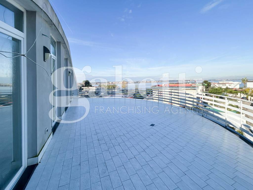 casa indipendente in vendita a Giugliano in Campania in zona Lago Patria