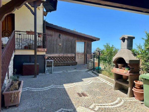 casa indipendente in vendita a Giugliano in Campania in zona Licola