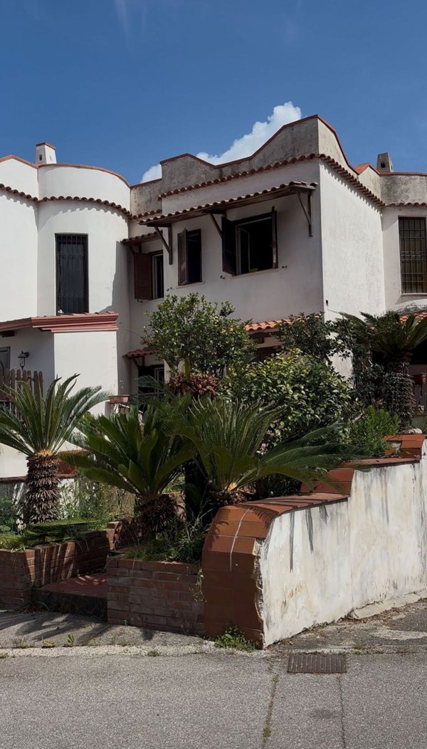 casa indipendente in vendita a Giugliano in Campania in zona Lago Patria