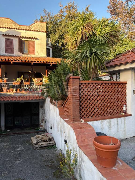 casa indipendente in vendita a Giugliano in Campania in zona Lago Patria