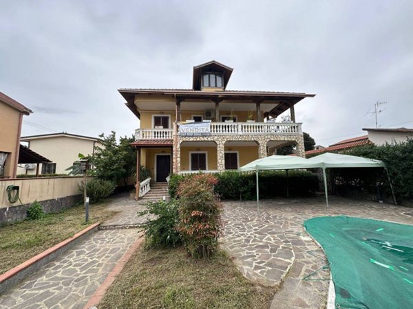 casa indipendente in vendita a Giugliano in Campania in zona Lago Patria