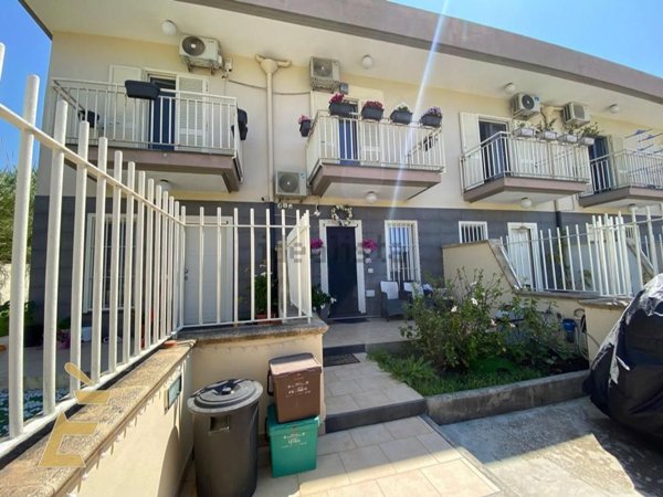 casa indipendente in vendita a Giugliano in Campania in zona Varcaturo