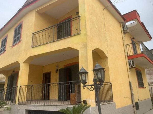 casa indipendente in vendita a Giugliano in Campania in zona Lago Patria