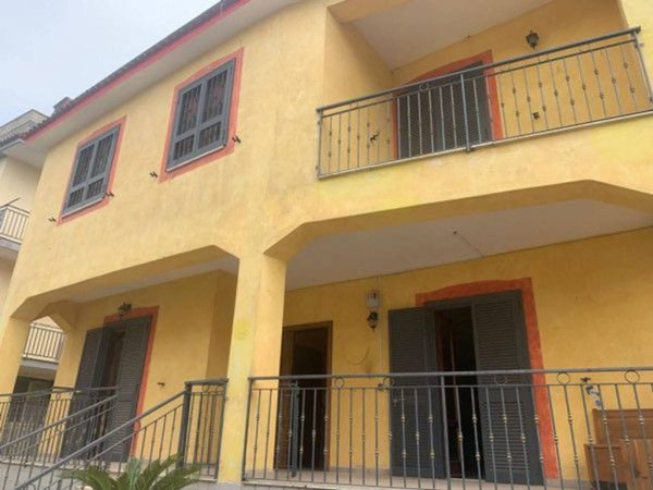 casa indipendente in vendita a Giugliano in Campania in zona Lago Patria