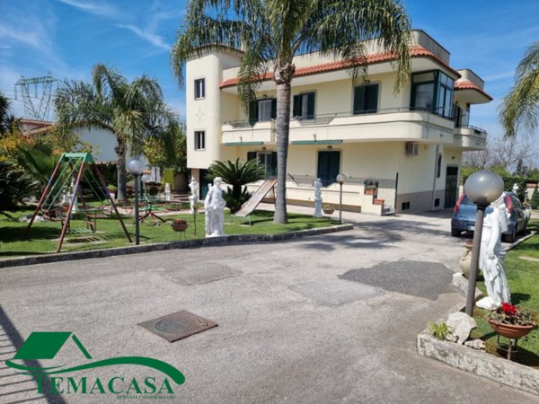 casa semindipendente in vendita a Giugliano in Campania in zona Licola