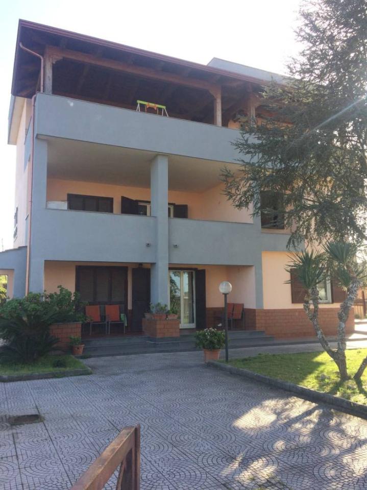 casa indipendente in vendita a Giugliano in Campania in zona Licola