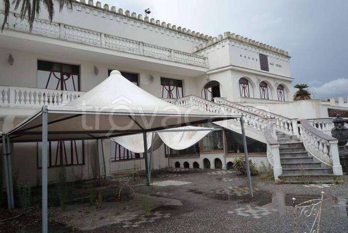 negozio in vendita a Giugliano in Campania