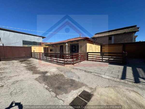 casa indipendente in vendita a Giugliano in Campania in zona Varcaturo