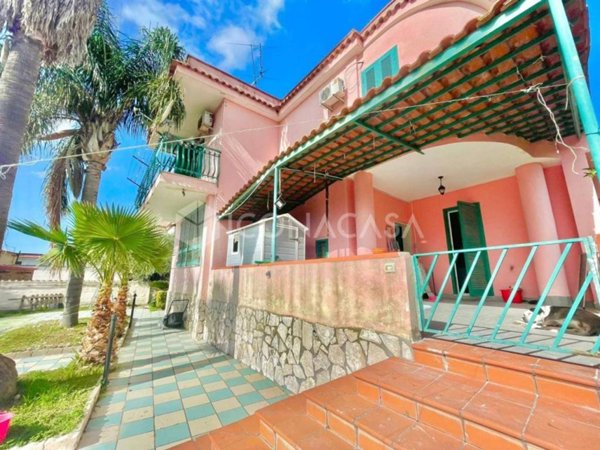 casa indipendente in vendita a Giugliano in Campania in zona Licola
