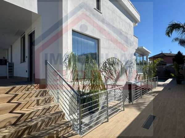 casa indipendente in vendita a Giugliano in Campania in zona Varcaturo