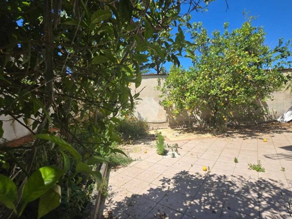 casa indipendente in vendita a Giugliano in Campania in zona Varcaturo