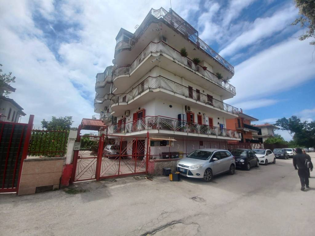 appartamento in vendita a Giugliano in Campania in zona Varcaturo