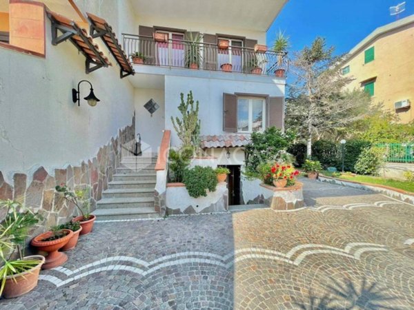 casa indipendente in vendita a Giugliano in Campania in zona Lago Patria