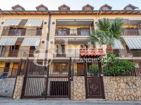 casa indipendente in vendita a Giugliano in Campania