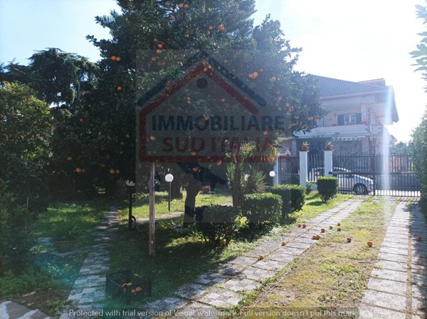 casa indipendente in vendita a Giugliano in Campania in zona Varcaturo