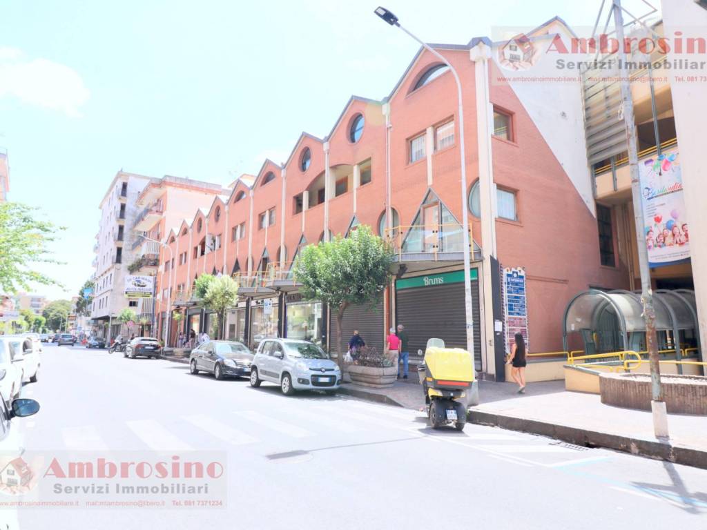 negozio in vendita a Giugliano in Campania