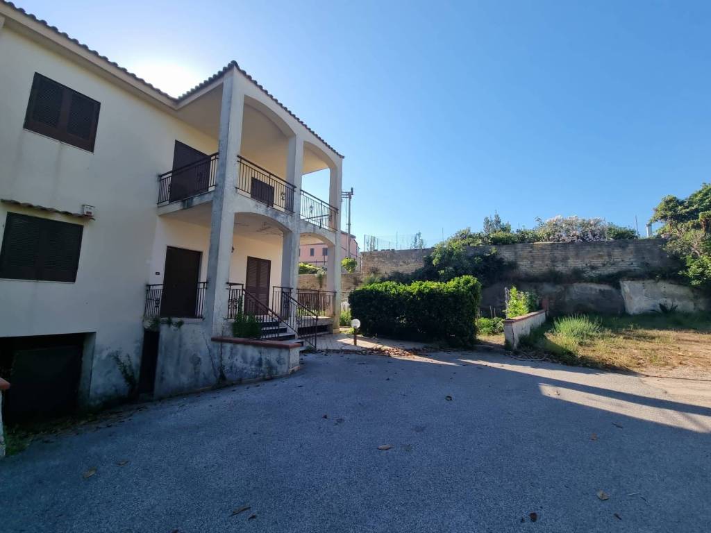 casa indipendente in vendita a Giugliano in Campania in zona Licola