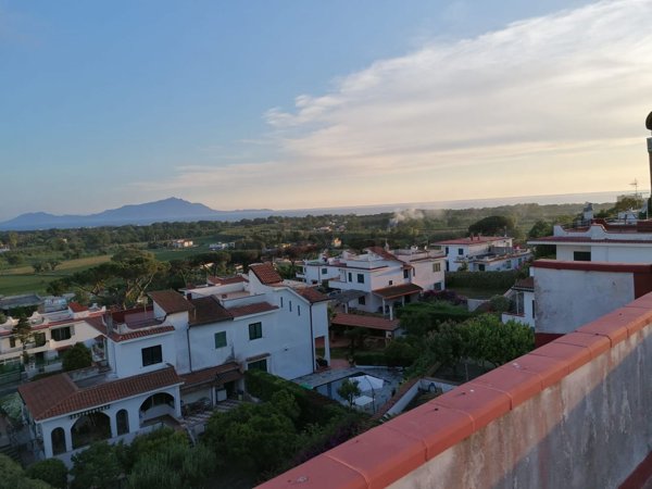 casa indipendente in vendita a Giugliano in Campania in zona Licola