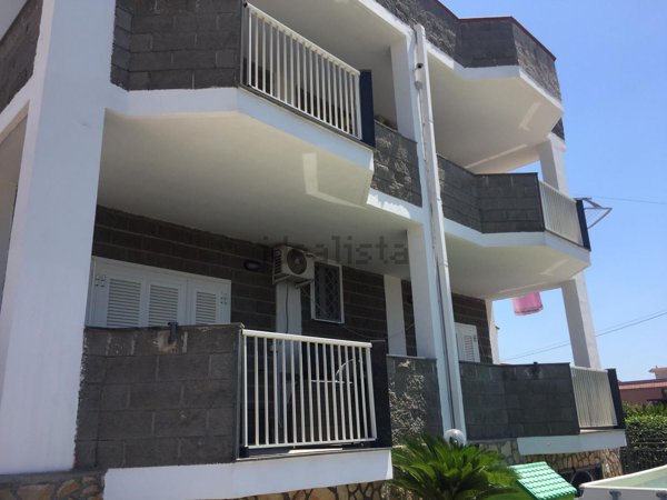 casa indipendente in vendita a Giugliano in Campania in zona Varcaturo