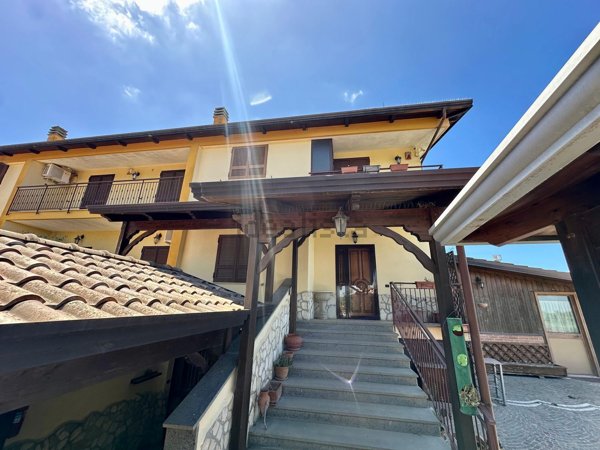 casa indipendente in vendita a Giugliano in Campania in zona Licola