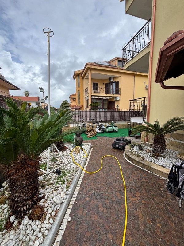 casa indipendente in vendita a Giugliano in Campania in zona Varcaturo