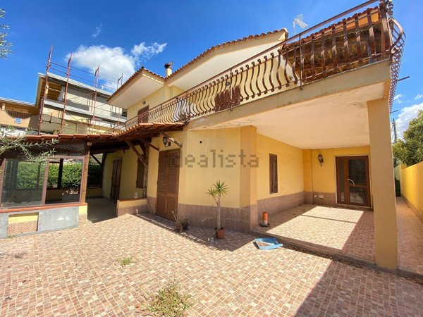 casa indipendente in vendita a Giugliano in Campania in zona Licola