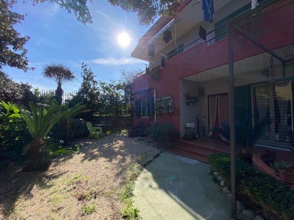 casa indipendente in vendita a Giugliano in Campania in zona Licola